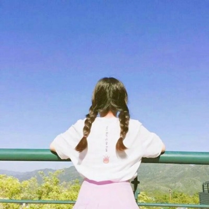13张高清阳光蓝天白云女生唯美头像合集