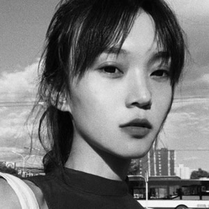 18张黑白高冷霸气女神范女生头像