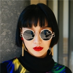 12张气质拉满的高清墨镜女生头像，每一张都超有范儿
