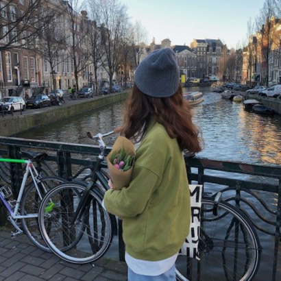 23张高清唯美海边背影女生头像合集