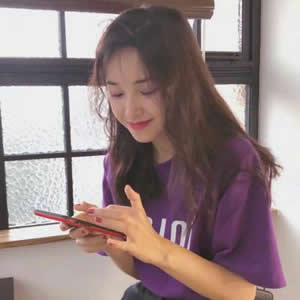 12张高清手机控女生头像 最新好看的都在这了