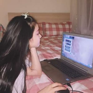 12张高清女生个性微信头像 氛围感直接拉满