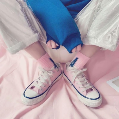 超酷带鞋元素女生头像！26张高清微信头像图来啦