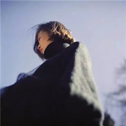 16张高清女生侧脸头像 个性又好看的QQ头像素材