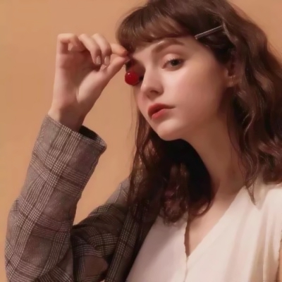 34张高清有气质的外国女生头像合集