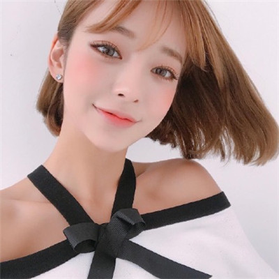 红唇唯美女生头像 12张高清甜酷红唇头像合集