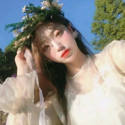 13张高清阳光蓝天白云女生唯美头像合集