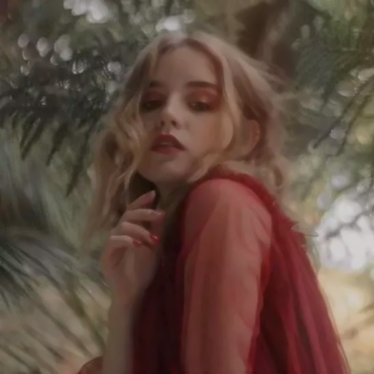 帅气感拉满！12张高清欧美女头合集