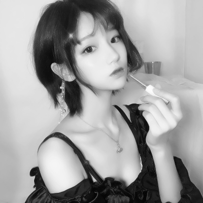 三人闺蜜专属！15张高清黑白单人头像合集