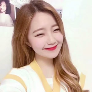 16张高清女生头像合集 气质优雅又自带个性时尚感