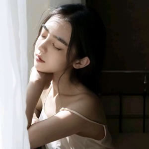 18张高清伤感冷淡风女生头像 自带颓废氛围感