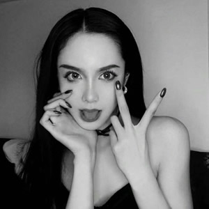 18张黑白高冷霸气女神范女生头像