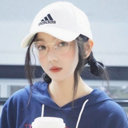 11张高清伤感冷酷风女生网图头像 氛围感拉满