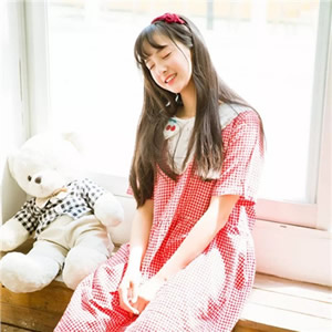 12张高清清新长发真人美女头像 适合当微信头像的女生头像合集