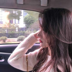 热门闺蜜单人头像合集 共16组女生头像