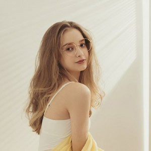 12张高清气质款欧美女生头像 适配微信头像超有范