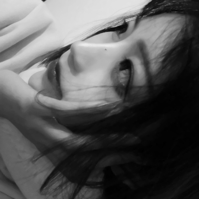 12张高清丧系黑白真人女生头像，氛围感拉满