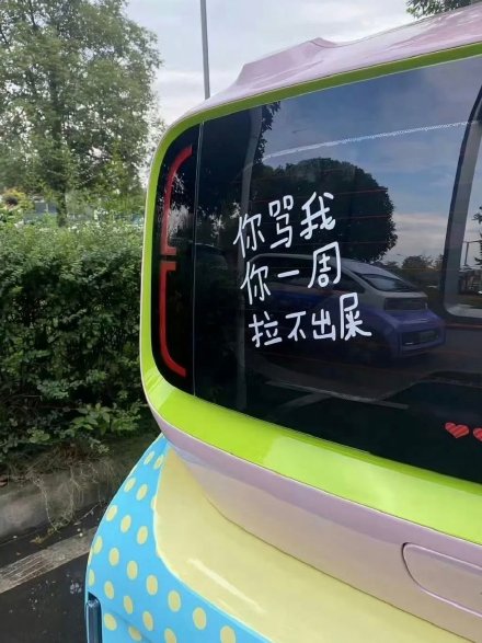 适合朋友圈的“有病”风格背景图合集