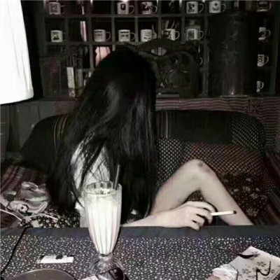 女生抽烟伤感QQ头像 14张高清好看的合集
