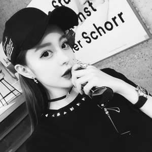 18张高清霸气超拽黑白女生头像合集