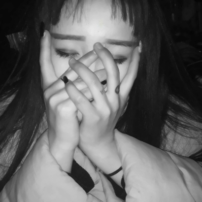 12张高清丧系黑白真人女生头像，氛围感拉满