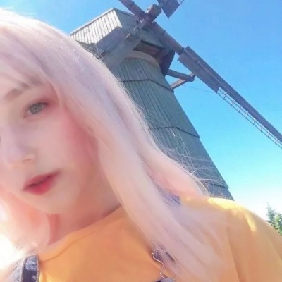 34张高清有气质的外国女生头像合集