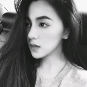 18张自带高冷气场的女生黑白头像 高清质感拉满