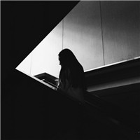 21张女生侧脸伤感头像 孤独氛围感拉满