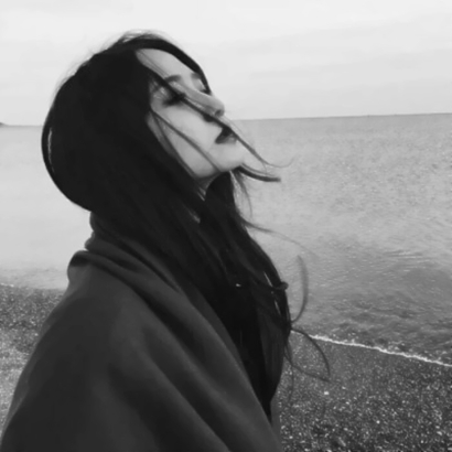 35张高清御姐范高冷黑白女头 氛围感拉满的女生头像合集