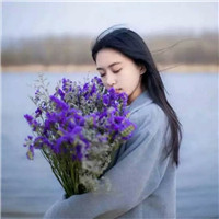 21张唯美拿花女生头像合集 鲜花女孩头像素材大全