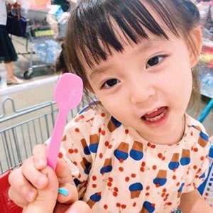 12张软萌小女孩头像 高清呆萌可爱小孩头像合集
