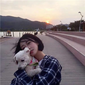 女生抱萌宠头像合集！12张高清好看的抱宠女生头像