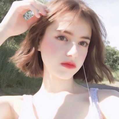 18张高清气质美女微信头像 简约又好看