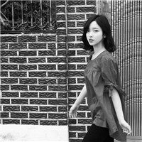 18张灰色调落寞伤感女生头像合集