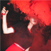 韩系红色系女生头像合集 18张好看的韩版红色女生头像
