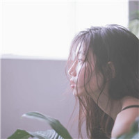 18张氛围感拉满的女生侧面意境头像