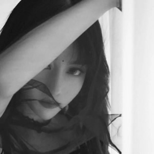 16张孤高冷傲款！黑白气质女生头像合集