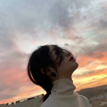 30张成熟清新又带霸气感的女生头像 高清质感拉满