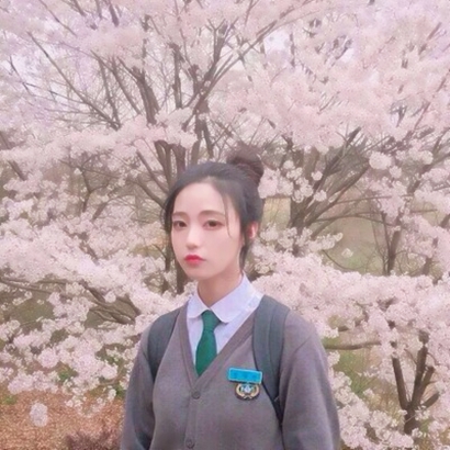 14张高清唯美拿花女生头像 氛围感拉满