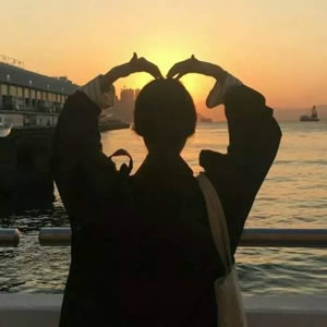 12张高清酷飒女生背影头像，直接用