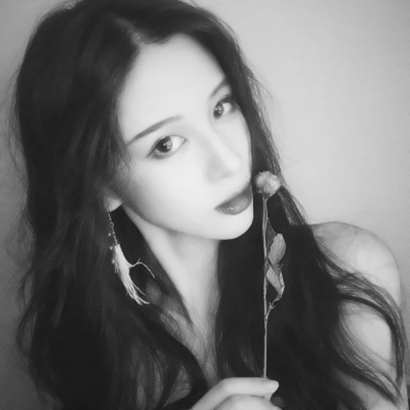 25张高清高冷气质黑白女生头像合集