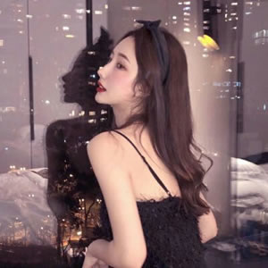 12张高清女生个性微信头像 氛围感直接拉满