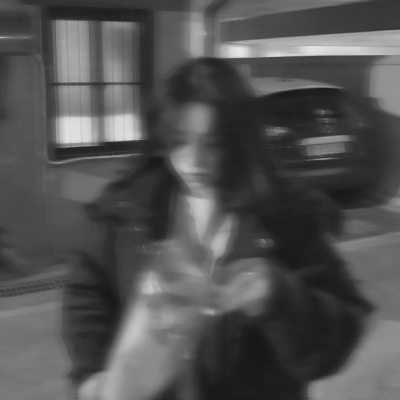 20张高清可爱黑白模糊女头像合集