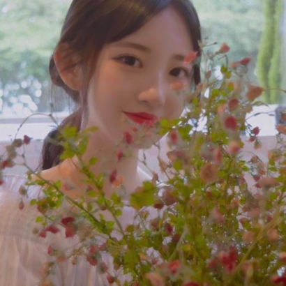 36张高清女生花草微信头像 气质感拉满的唯美图片