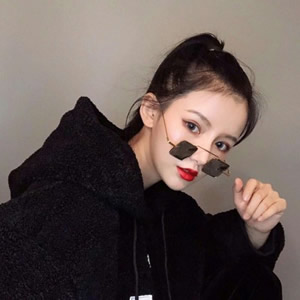 微信女生时尚头像合集：14张青春又拉风的时尚女生头像