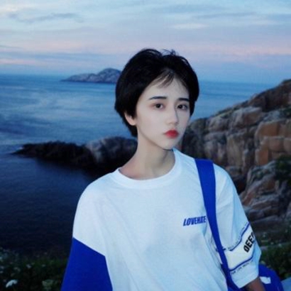 18张高清好看的短发清纯女生头像合集