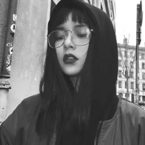 16张孤高冷傲款！黑白气质女生头像合集