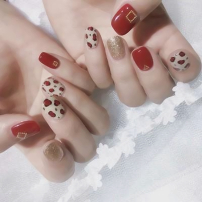 15张高清好看的美甲女生微信头像合集