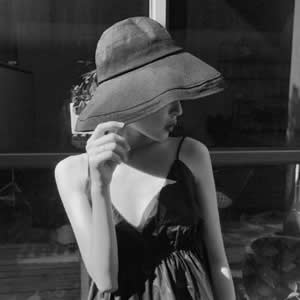 成熟御姐黑白头像合集 16张高清好看的女生头像分享