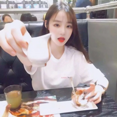 18张高清可爱女生潮流头像 氛围感拉满的时尚头像合集